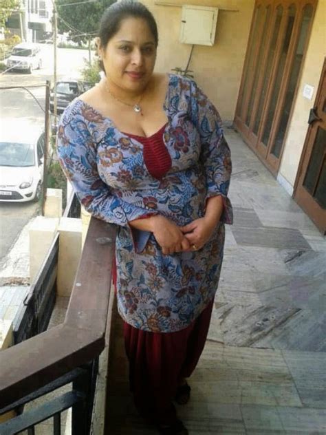 Desi Cute and Beautiful New Married Punjabi Bhabhi Nude。